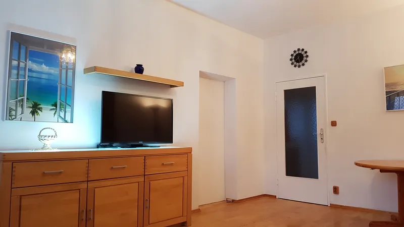 DIREKT VOM EIGENTÜMER: möblierte 2-Zi-Wohnung in Charlotenburg für 1 Jahr zu vermieten — photo 1